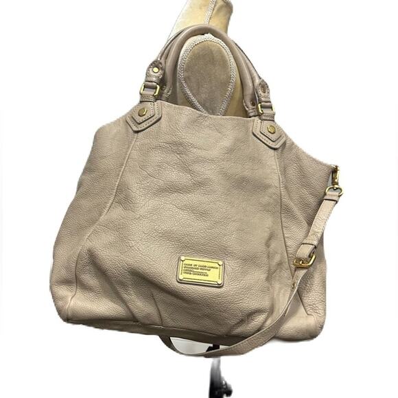 EUC Marc Jacobs Large Q FRAN BAG Cream Pebble Leather Brass Hardware Crossbody